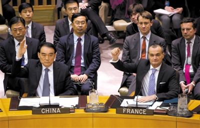 1月22日，紐約，中國常駐聯(lián)合國代表李保東舉手贊成通過對(duì)朝鮮制裁決議。