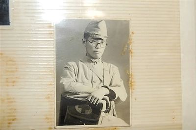 韓國(guó)媒體5月23日還公布了日本老兵松本正義當(dāng)年在軍隊(duì)服役的圖片。