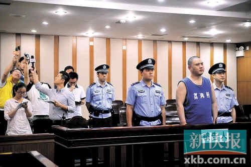 廣州市民政局民間組織管理局稽查處原處長李軍犯猥褻兒童罪，被判處有期徒刑4年。記者 孫毅/攝