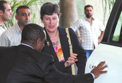 24日，聯(lián)合國副秘書長凱恩（右二）抵大馬士革。新華社發(fā)