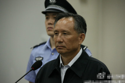 庭審現(xiàn)場的張曙光。