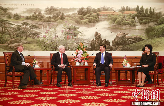 10月23日，中國國家主席習(xí)近平在北京釣魚臺(tái)國賓館會(huì)見清華大學(xué)經(jīng)濟(jì)管理學(xué)院顧問委員會(huì)海外委員。