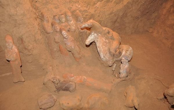 陜西省文物局對(duì)外公布了日前發(fā)掘的唐代女官上官婉兒墓葬的照片。