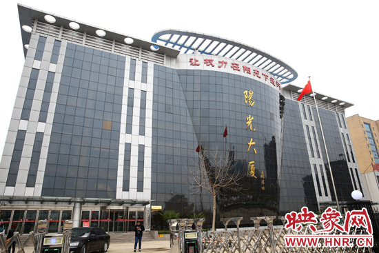 2011年4月，蘭考縣為民服務(wù)中心入住陽(yáng)光大廈，目前，共有行政職能部門39個(gè)