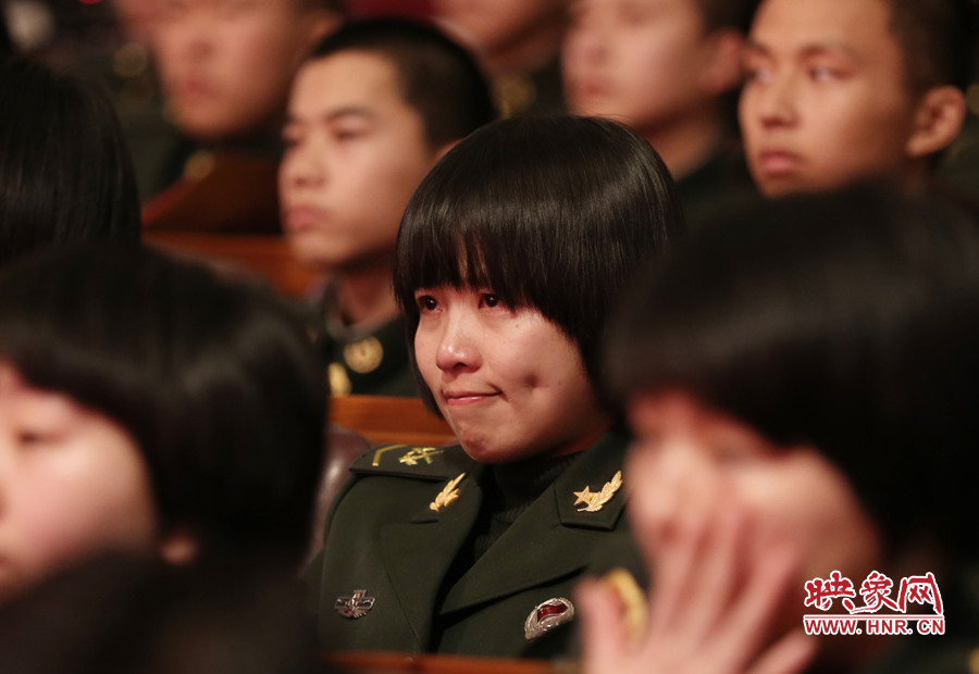 現(xiàn)場(chǎng)觀眾感動(dòng)落淚。