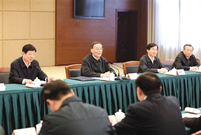 3月25日，王岐山在山東省臨沂市蒙陰縣主持召開蒙陰縣委常委擴(kuò)大會議。