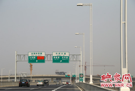 市民可通過北三環(huán)快速路高架橋直達(dá)東區(qū)。