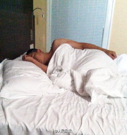 網(wǎng)傳吳春明的床照。