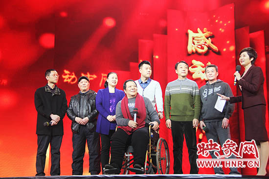 接力照顧高位截癱患者高新海的“隴海大院”愛(ài)心集體鄰居們。