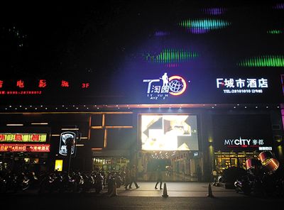 徐鋼在泉州市委書記任上將與他交往密切的商人引入泉州古城區(qū)開發(fā)文化創(chuàng)意產(chǎn)業(yè)。