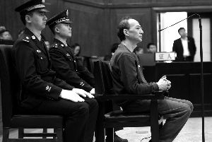 昨天，北京市二中院公開審理了劉軍誼受賄案，現(xiàn)場有上百人參加旁聽。首席攝影記者 吳寧/攝