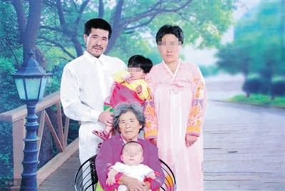 徐純合與家人合影。徐純合微博截圖