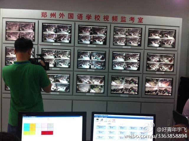 在鄭州外國語中學(xué)監(jiān)控室，映象網(wǎng)記者看到，各考點秩序井然。