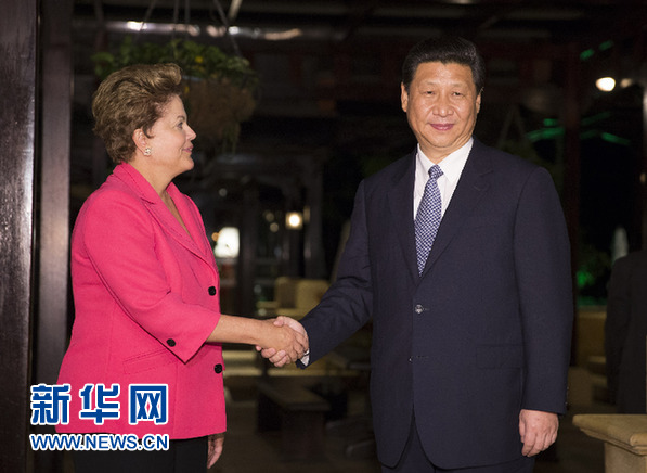 3月27日，國(guó)家主席習(xí)近平在南非德班會(huì)見(jiàn)巴西總統(tǒng)羅塞夫。新華社記者 蘭紅光 攝