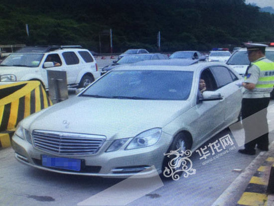 超速駕駛員被攔下。市交通執(zhí)法高速一支隊六大隊供圖