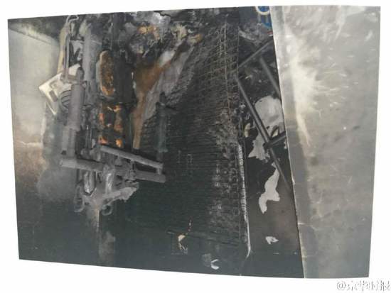 80后男子稱尿褲子心情差 點火燒樓道雜物解悶 80后男子稱尿褲子心情差 點火燒樓道雜物解悶