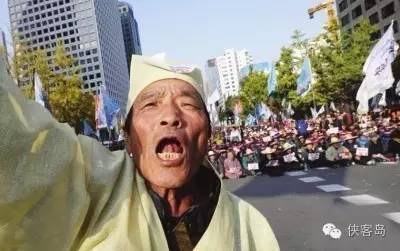 停不下來(lái)！這是韓國(guó)人民送給樸總統(tǒng)的《下臺(tái)歌》