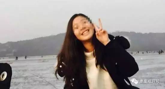 17歲高中男生教室里掐死女同學(xué)，被訴故意殺人和強(qiáng)奸