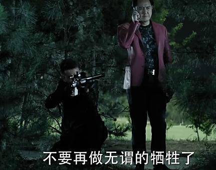 《人民的名義》原著小說有這么一段：趙瑞龍要找殺手殺了侯亮平，結(jié)果趙瑞龍的三姐發(fā)話：侯亮平要是死了趙瑞龍也要死!這就說明了大boss趙立春沒把握在侯死后的各方反應(yīng)中護(hù)住兒子趙瑞龍，因此，這就告訴了讀者，侯亮平的背景絕對(duì)不比趙立春差!