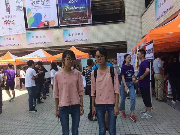 雙胞胎姐妹花劉玲馨、劉玲潔。