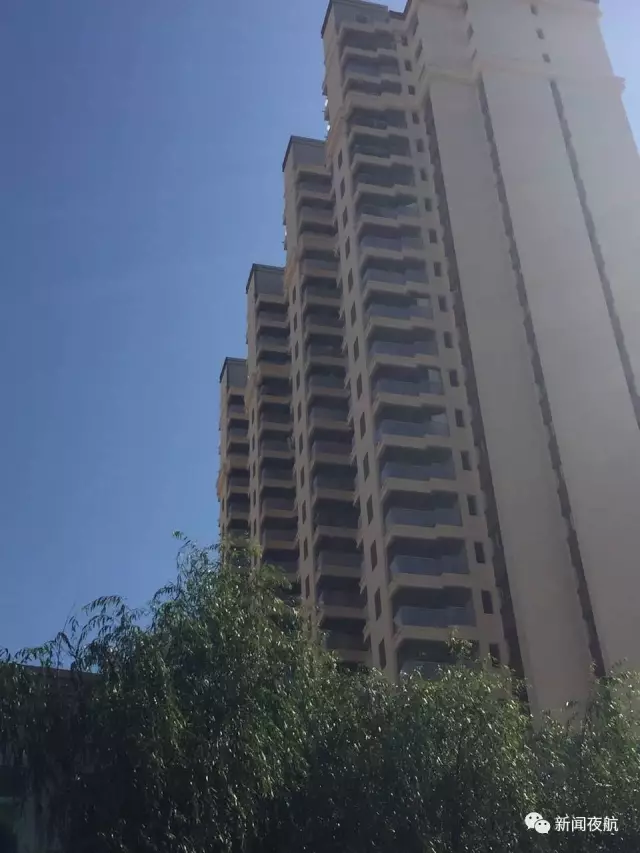 小區(qū)樓道窗戶是畫上去的 開發(fā)商:是特意設計