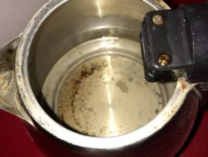 太惡心！女游客竟用酒店燒水壺煮自己的臟內(nèi)褲