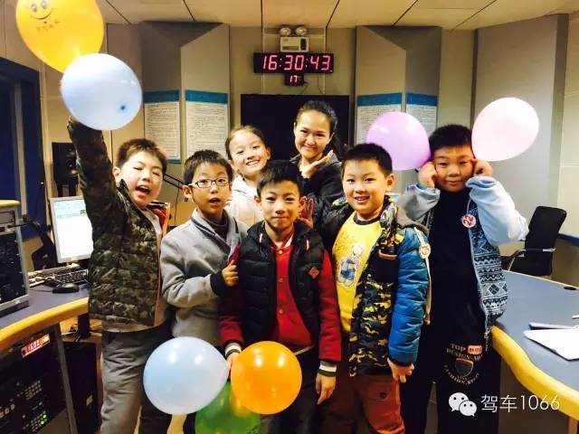 我們不光要成為銀行家，還要當(dāng)主持人！跟著子楊姐姐參觀河南電臺(tái)直播間！