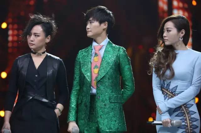 李宇春、周筆暢、張靚穎湖南臺(tái)跨年晚會(huì)同框