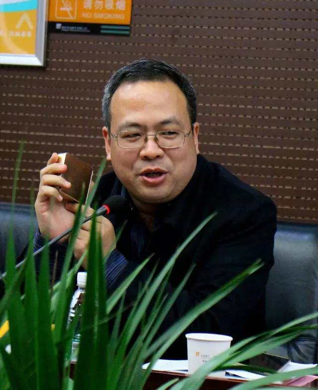 看看上面這位，就是我們1066最紅的男人——付總。