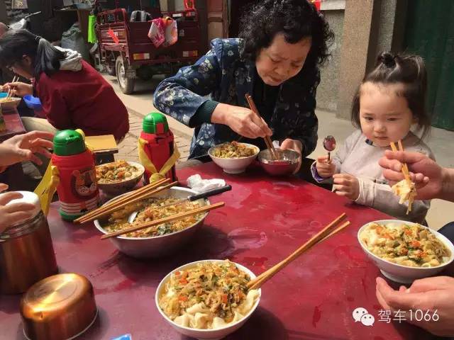 據說手搟面和柴雞蛋更配哦！