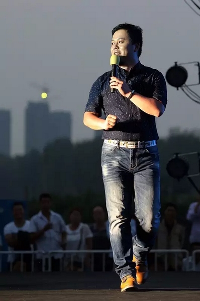 莫非此刻是在向前走還是向后移？