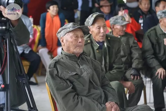 臺(tái)上展風(fēng)采，臺(tái)下笑開(kāi)懷