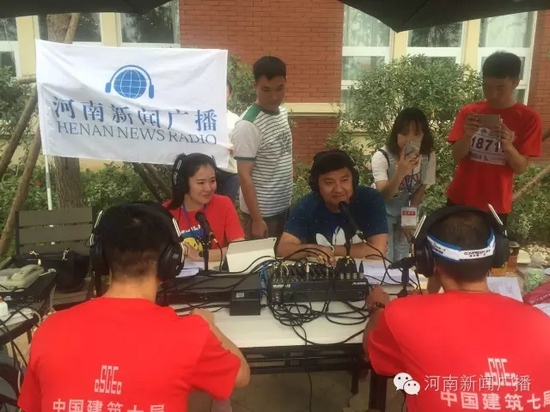 直播間被圍觀群眾包圍啦，是不是沒有看過我們的直播？