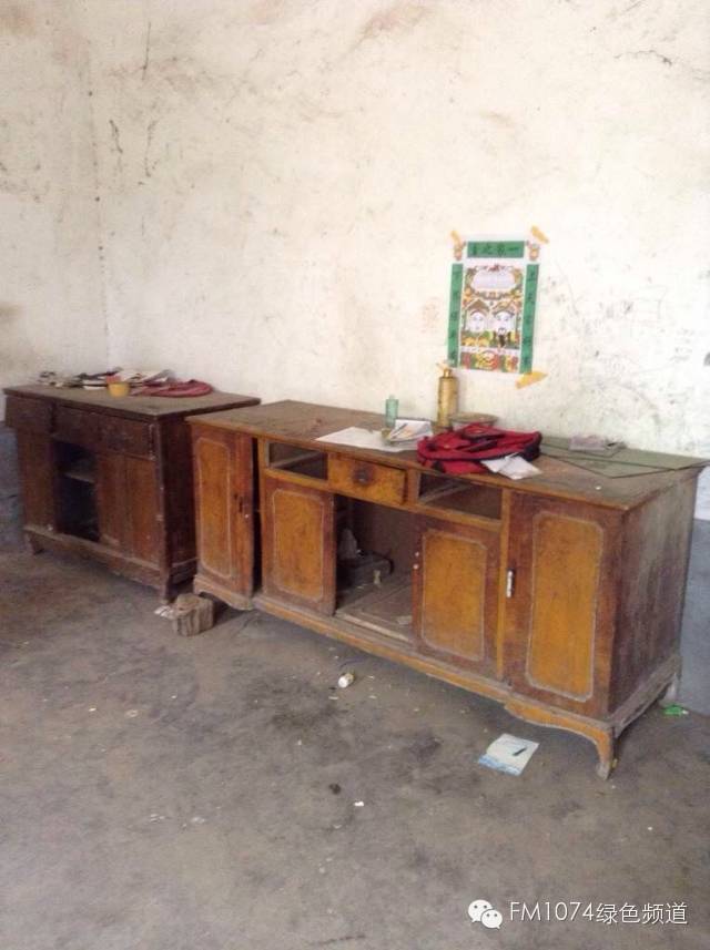 走訪另一個(gè)貧困家庭，進(jìn)去之后才知道什么是真正的一貧如洗、家徒四壁。