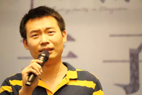 他，是一名消防員，同時(shí)也是聲音的愛好者。