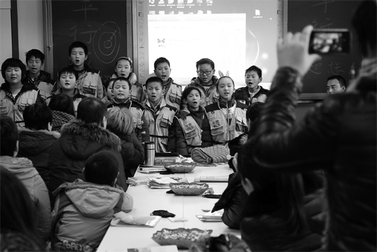 昨日的分享交流會(huì)上，孩子們集體朗誦詩歌