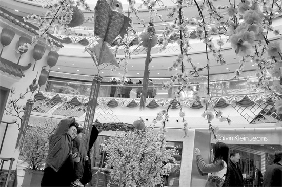 春節(jié)七天假，逛商場(chǎng)成了很多市民的度假方式