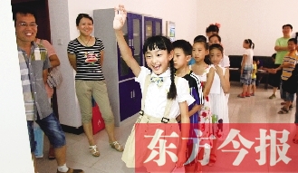 成長訓(xùn)練營面試在東方今報(bào)發(fā)行中心舉行。圖為面試現(xiàn)場(chǎng)