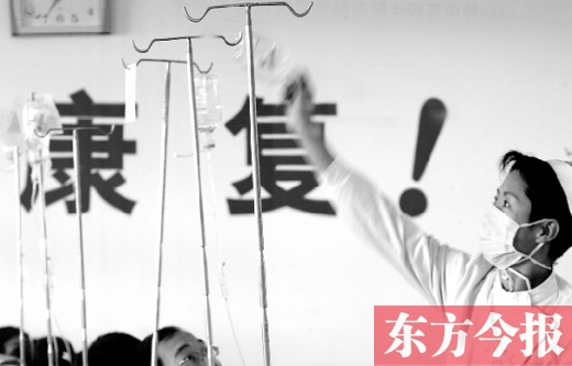 不少人嫌去醫(yī)院看病費(fèi)時(shí)費(fèi)錢，可是很多病癥并不是網(wǎng)上問問專家、自行買藥吃就能治療的