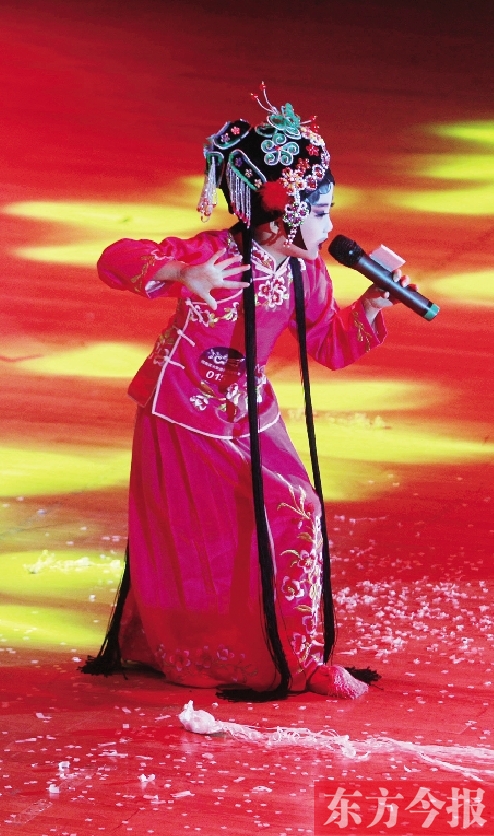 11月16日，《非常6+1》河南區(qū)總決賽現(xiàn)場，入圍選手們上演了一場精彩的比賽