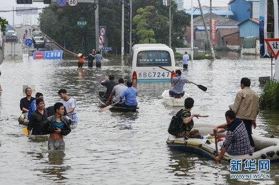 臺(tái)風(fēng)“菲特”造成浙江余姚市城區(qū)大面積被淹，城市交通基本癱瘓，部分區(qū)域停電停水。