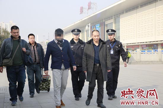 男孩陷傳銷窩鄭州警方千里解救 揭秘帶血照片制造過(guò)程