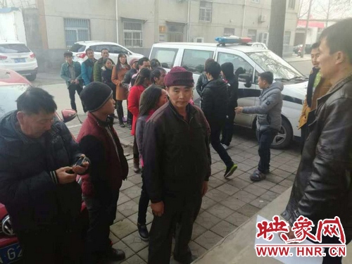 滎陽(yáng)78名貴州籍農(nóng)民工兄弟拿到工資回家啦！