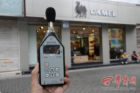 記者實(shí)地檢測(cè)廣場(chǎng)舞音響分貝 記者實(shí)地檢測(cè)廣場(chǎng)舞音響分貝