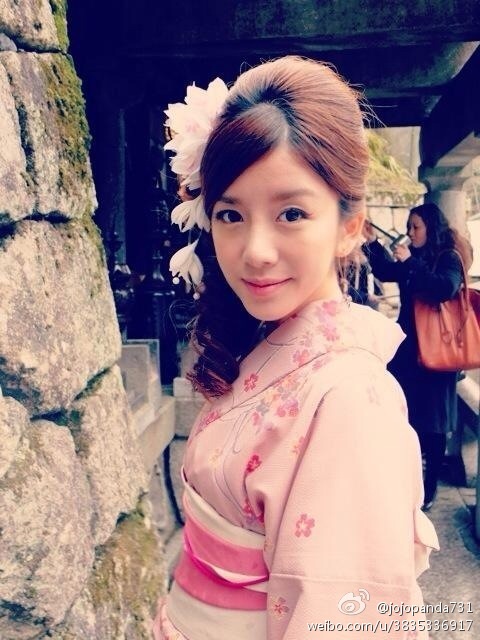 最美女教師：聽(tīng)課人數(shù)太多 被迫換教室