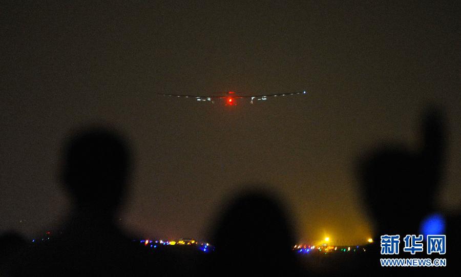 世界最大太陽能飛機抵達重慶 世界最大太陽能飛機抵達重慶