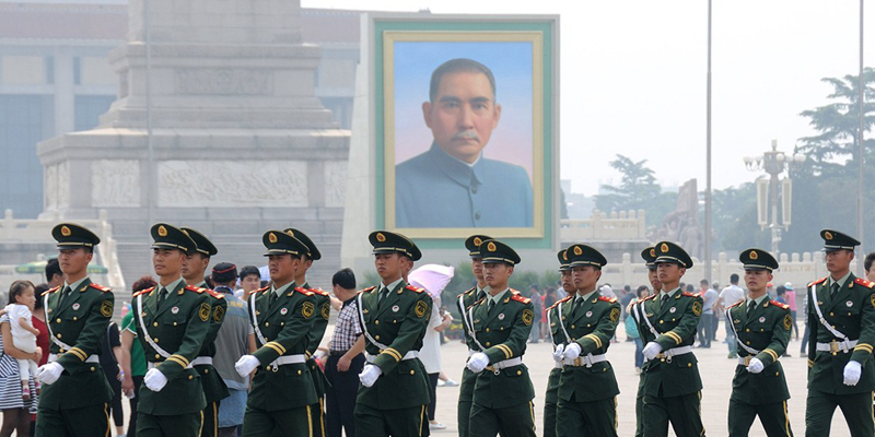 孫中山巨幅畫像亮相天安門廣場(chǎng)