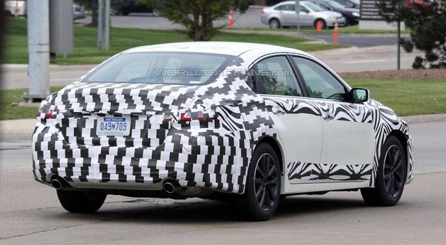 日產(chǎn)改款Altima諜照首曝 外觀將有所調(diào)整 日產(chǎn)改款Altima諜照首曝 外觀將有所調(diào)整