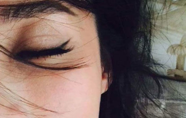 蔣勤勤吊帶美照。