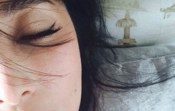 蔣勤勤吊帶美照。